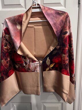 Multiwear Champagne Wrap with Rose Print
